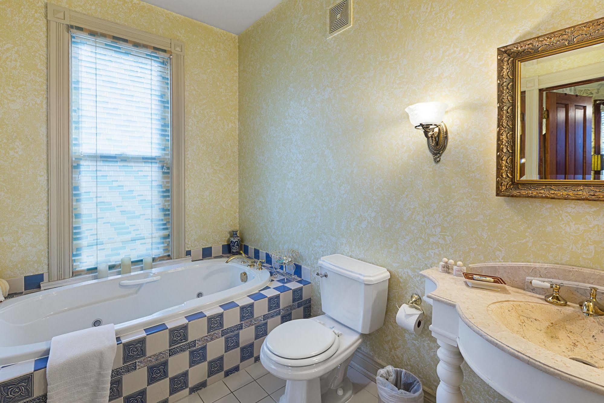 Historic Webster House Bed And Breakfast Inn 베이 시티 외부 사진