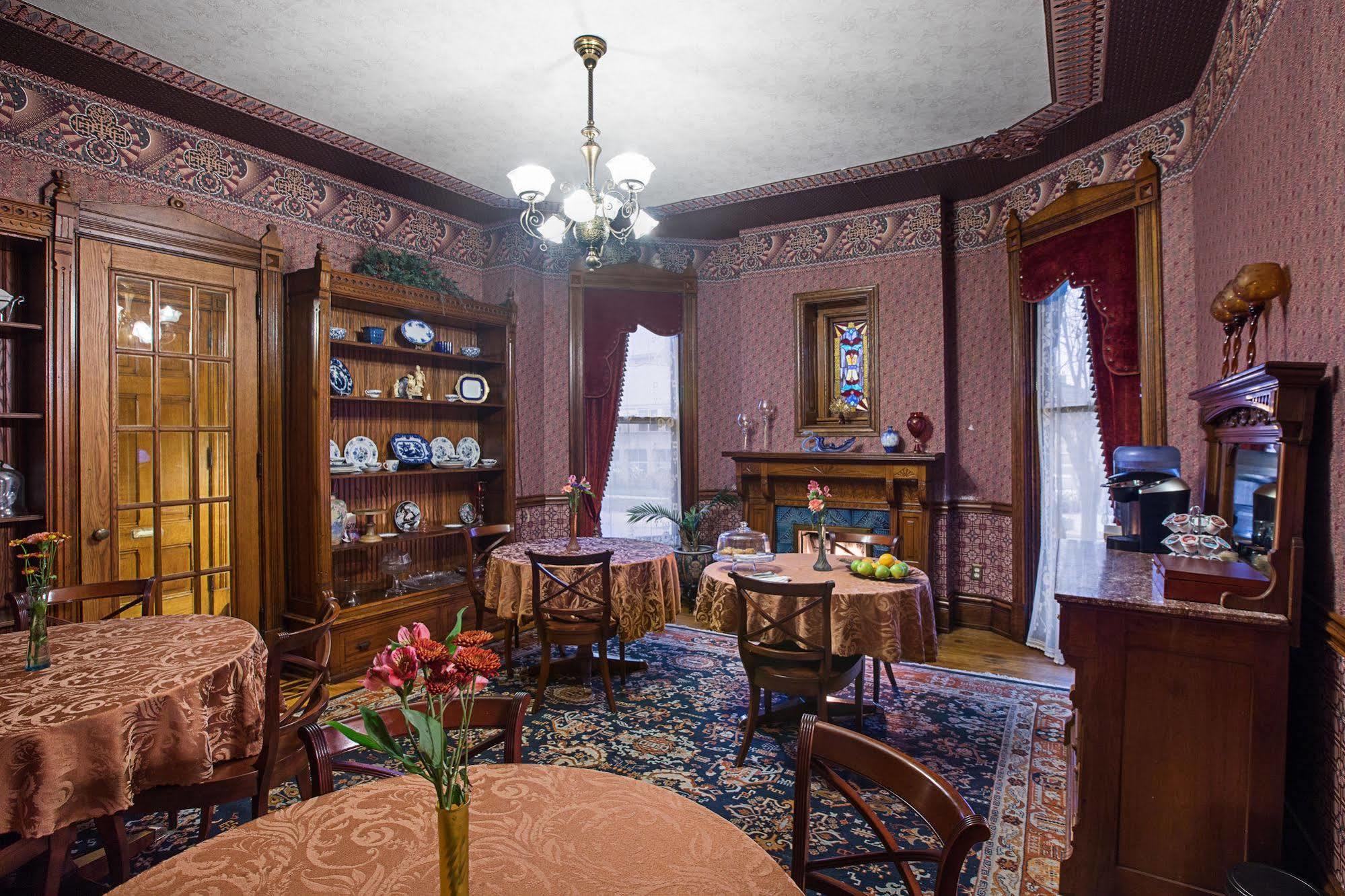 Historic Webster House Bed And Breakfast Inn 베이 시티 외부 사진